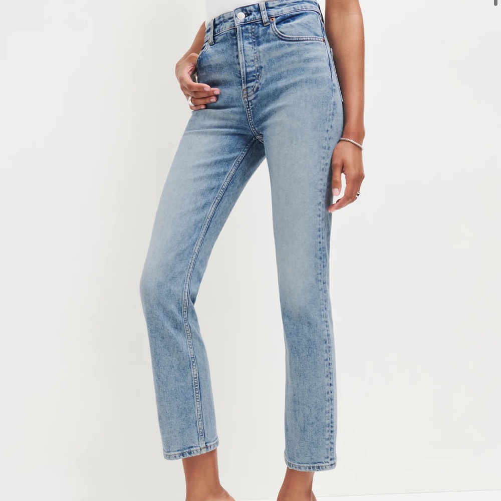 Reformation Cynthia Stretch High Rise Straight Jeans in Manitoba.